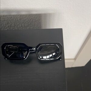 Chic Black Sunglasses